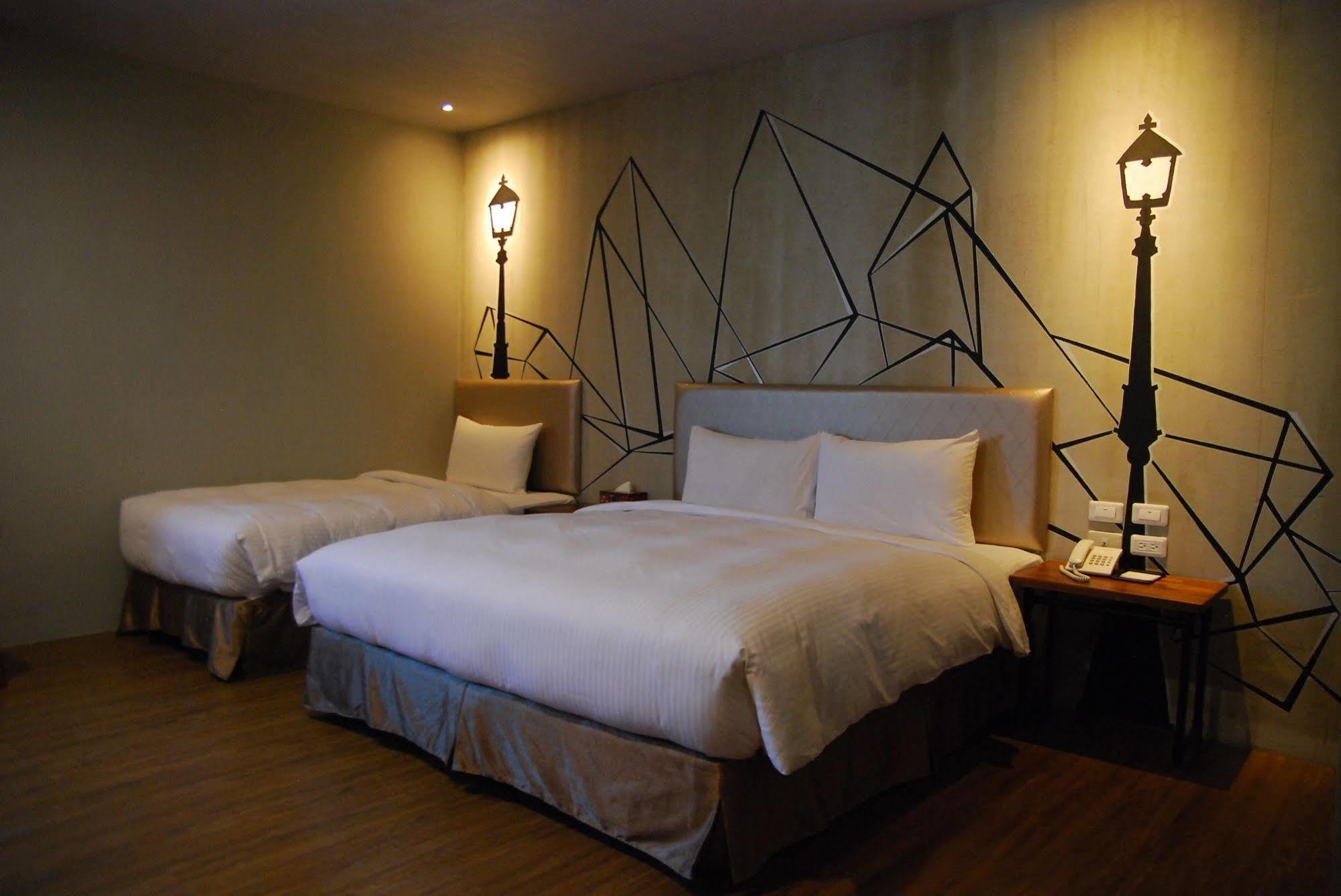 Tourism Inn Тайнань Экстерьер фото