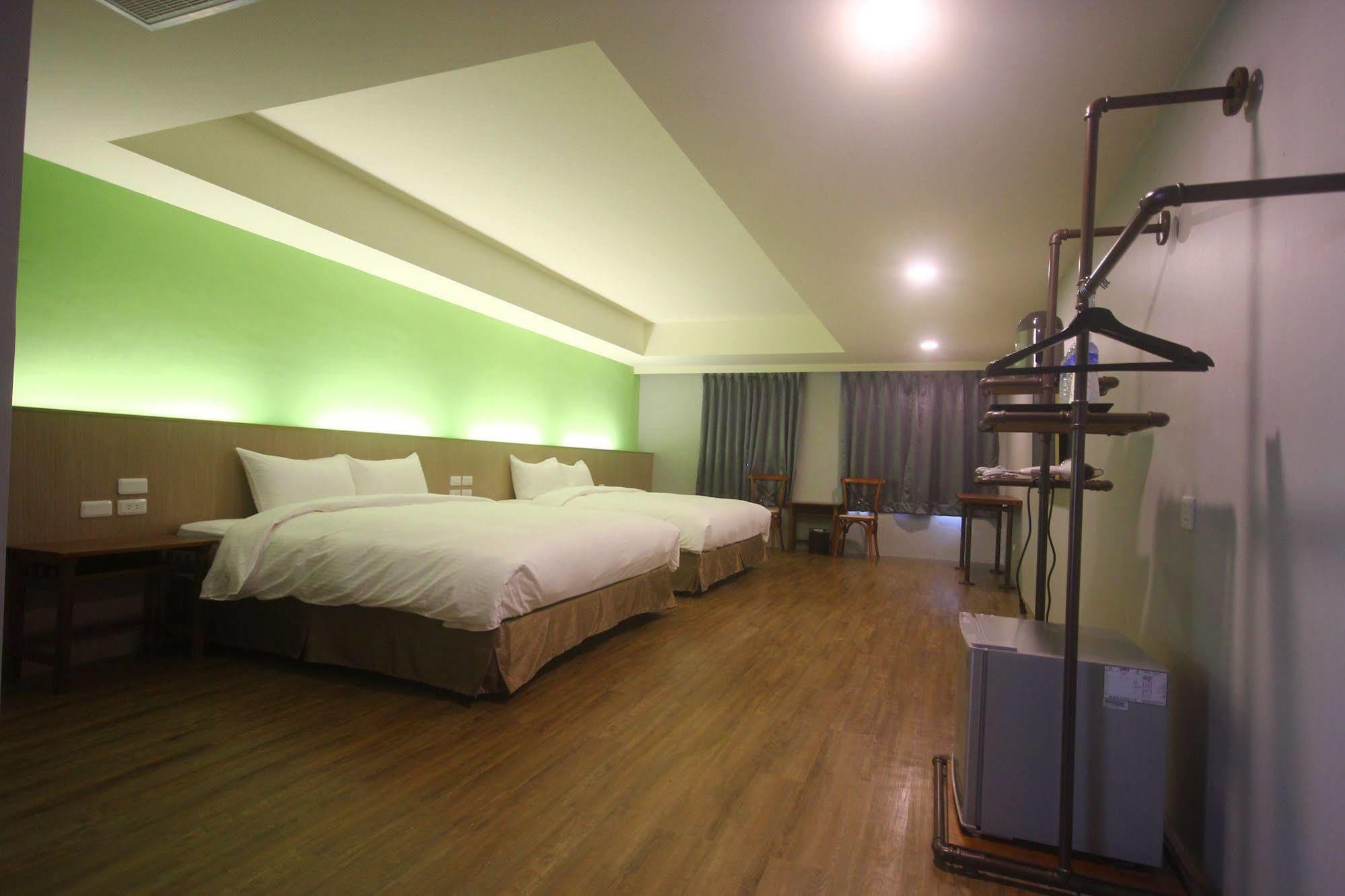 Tourism Inn Тайнань Экстерьер фото